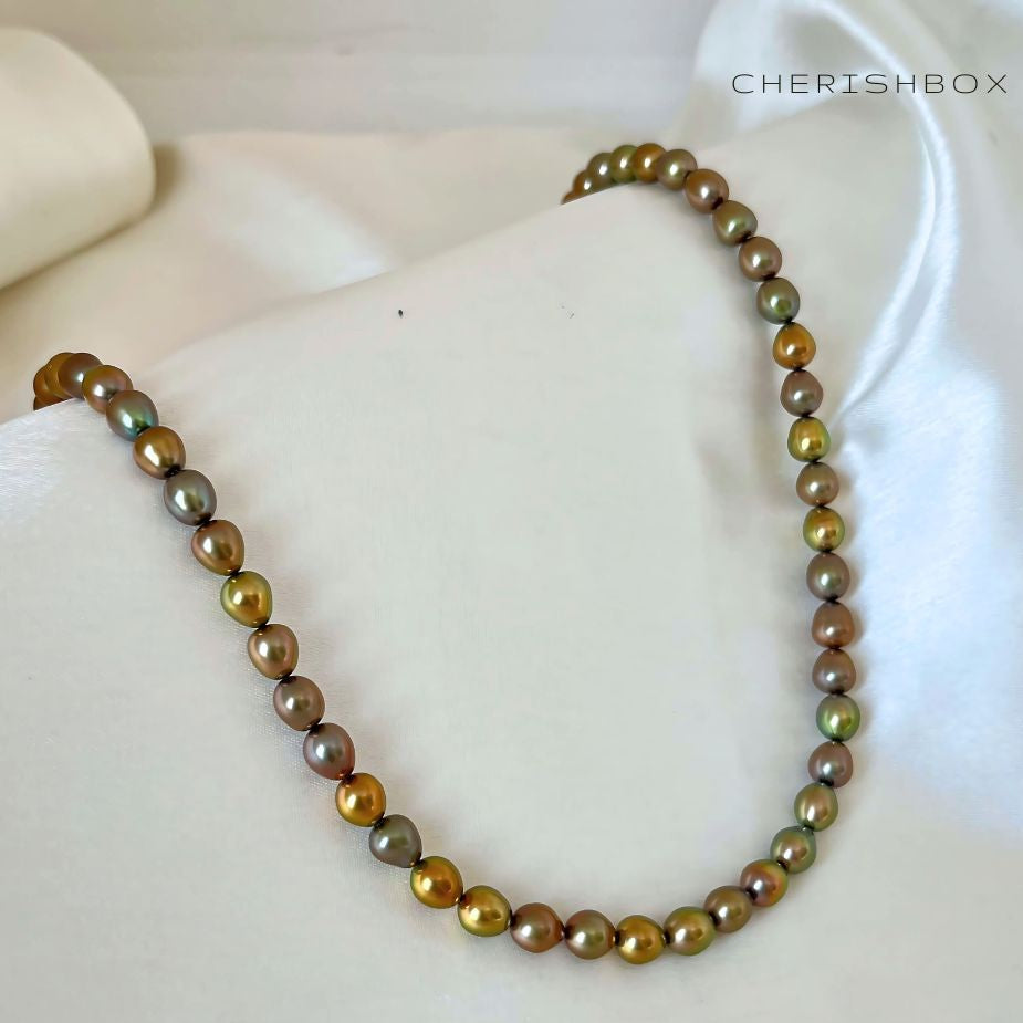 Green Oval Pearl Necklace - CherishBox