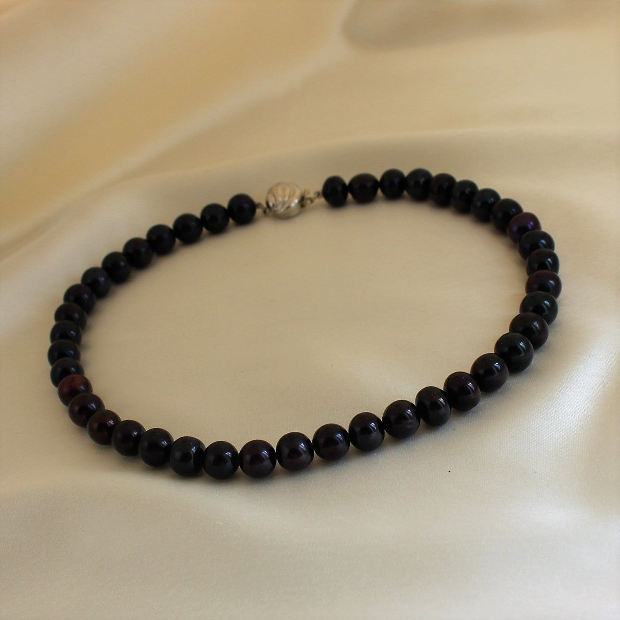 Black Round Pearl Choker - CherishBox
