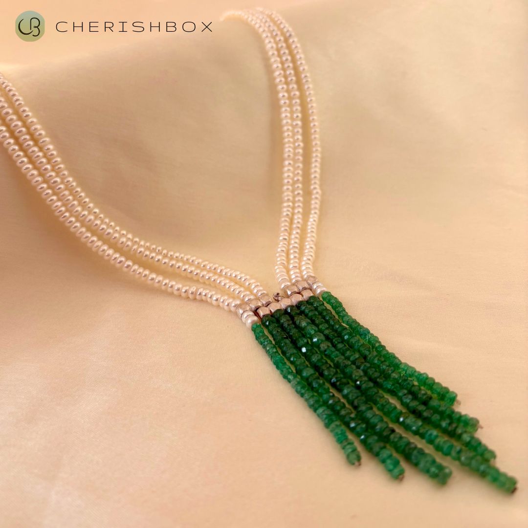 Premium Emerald and pearl necklace - CherishBox