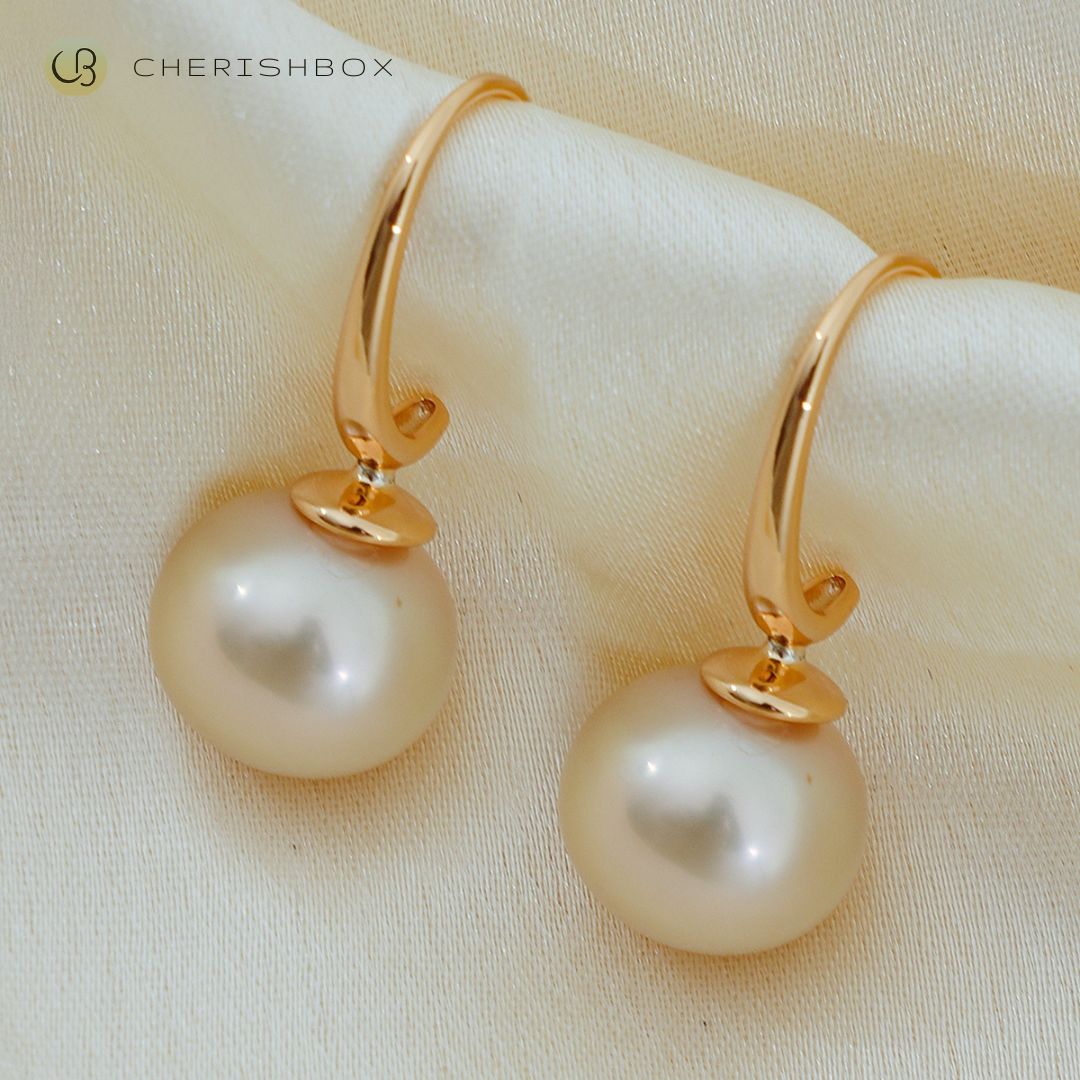 Swan Pearl Earrings ( South Sea Pearl )