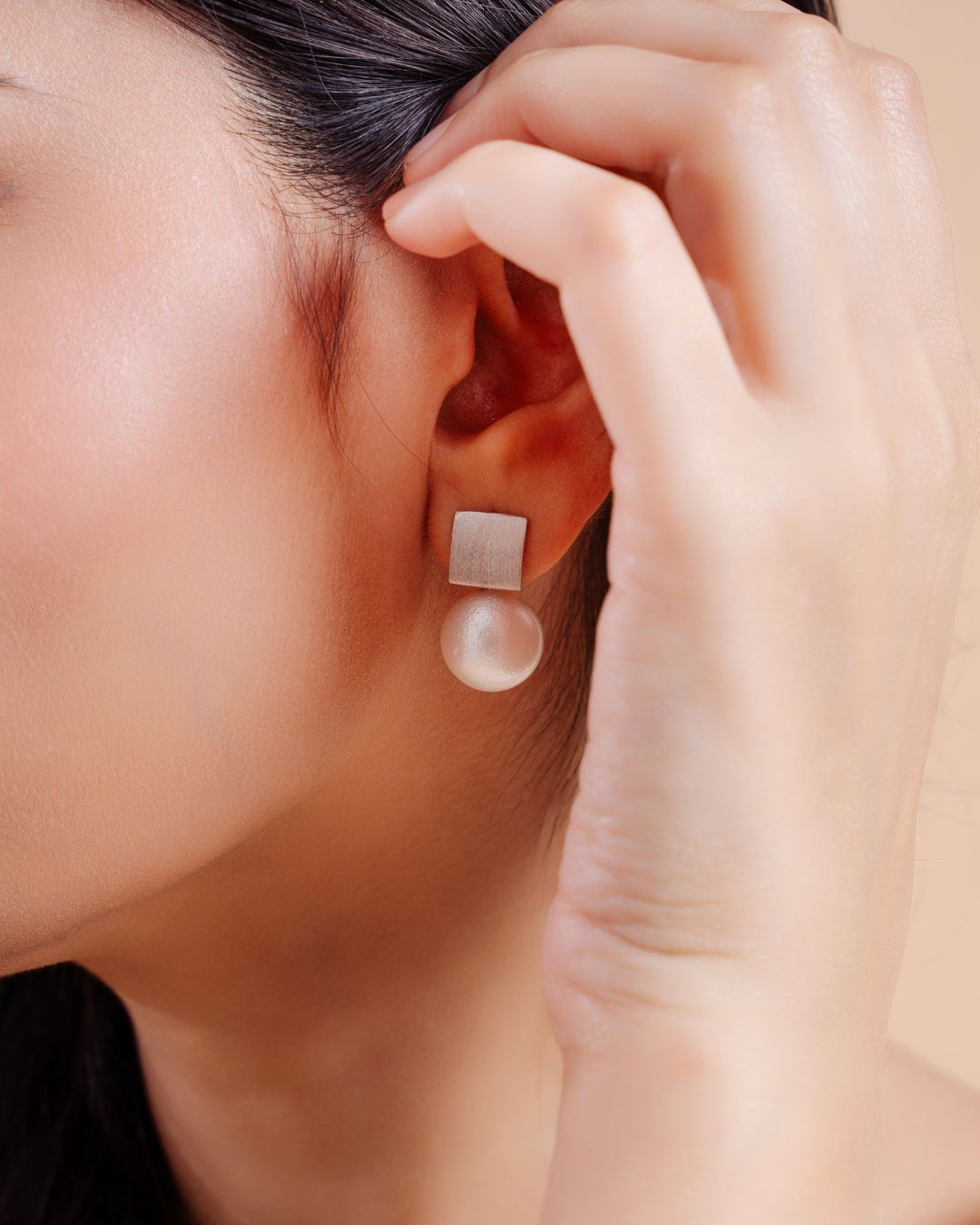 Silver Dawn ( Square Brushed White South Sea Pearl Earring )