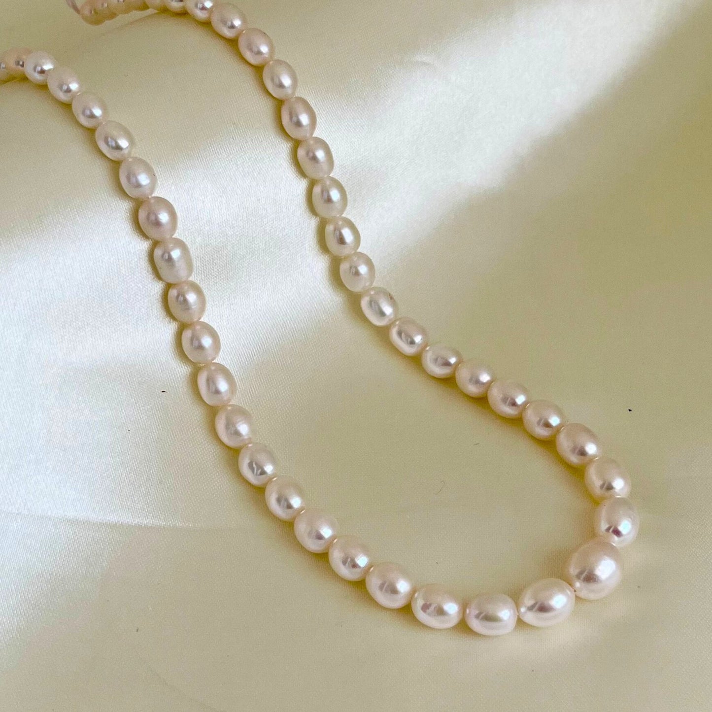 Graded White Oval Pearl Necklace - CherishBox