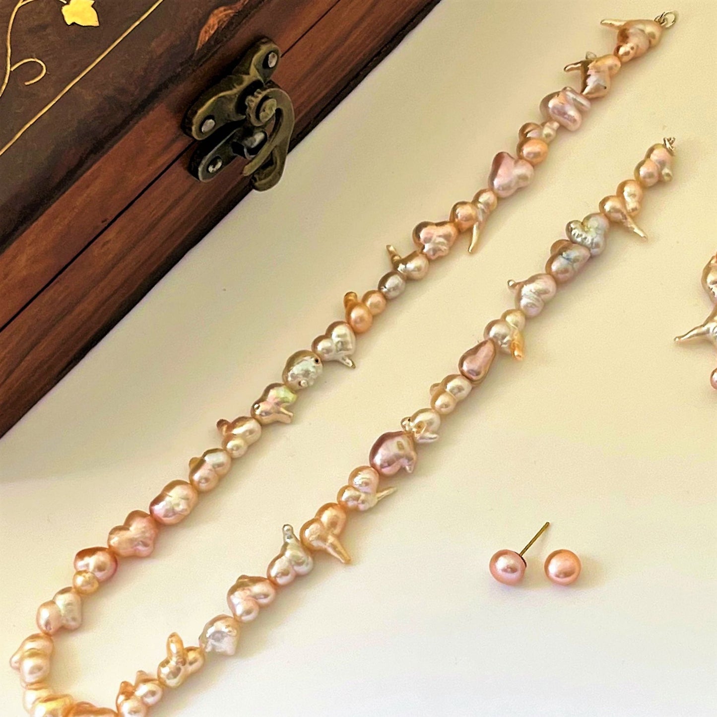 Unshaped Pearl Necklace set - CherishBox