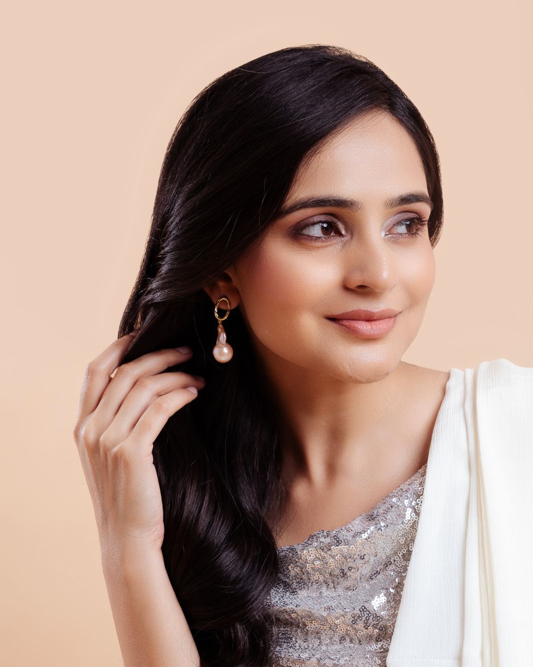 Aurelia Drops – Golden Hoop Baroque Pearl Earrings
