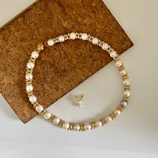 CherishBox Elegant Pearl Choker