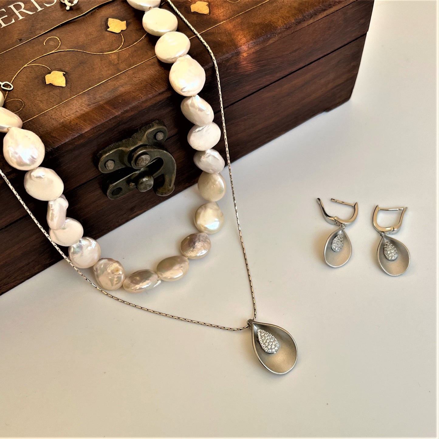 Beautiful Silver Pearl Necklace Set