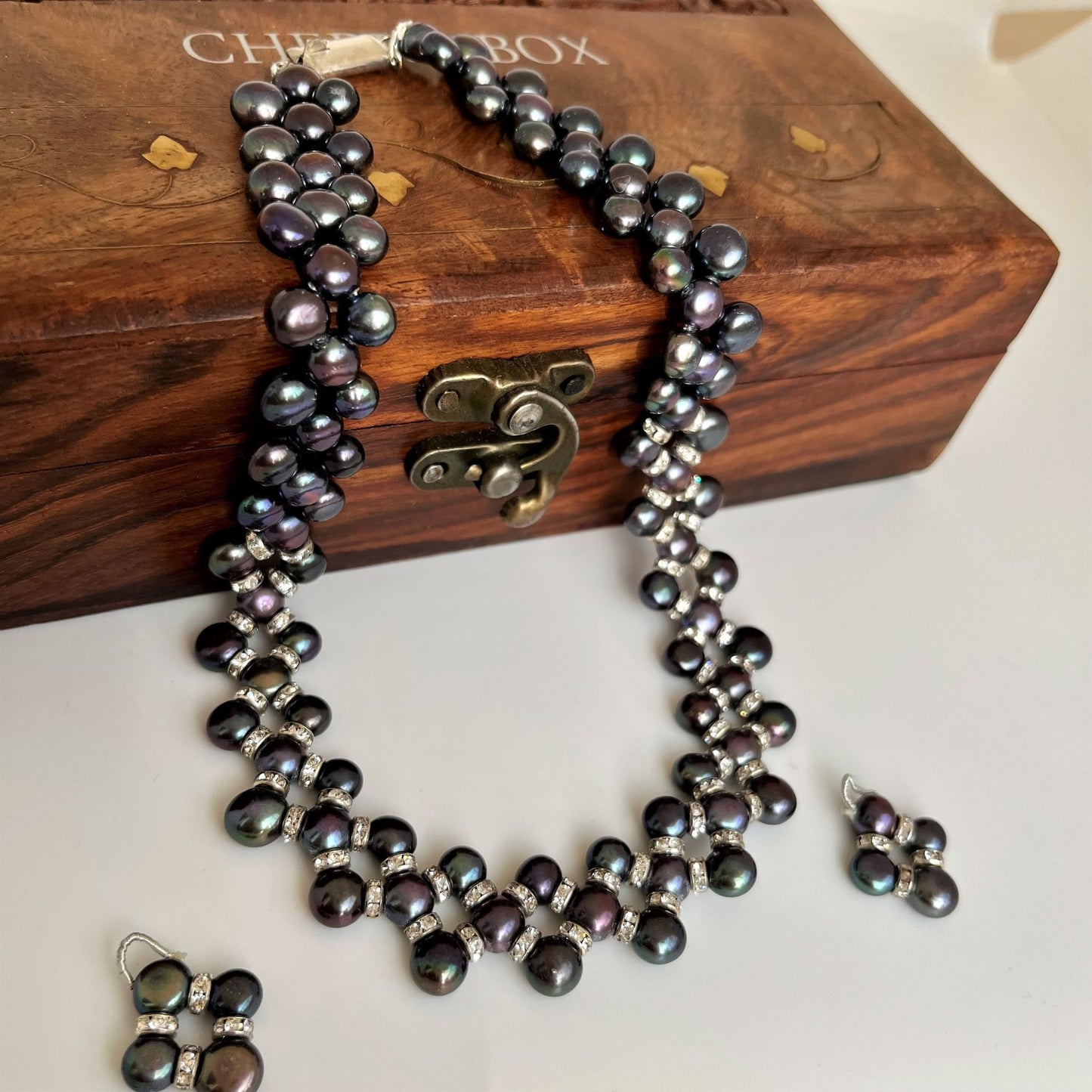 Natures Twist - Midnight Blue Zig Zag Pearl Necklace