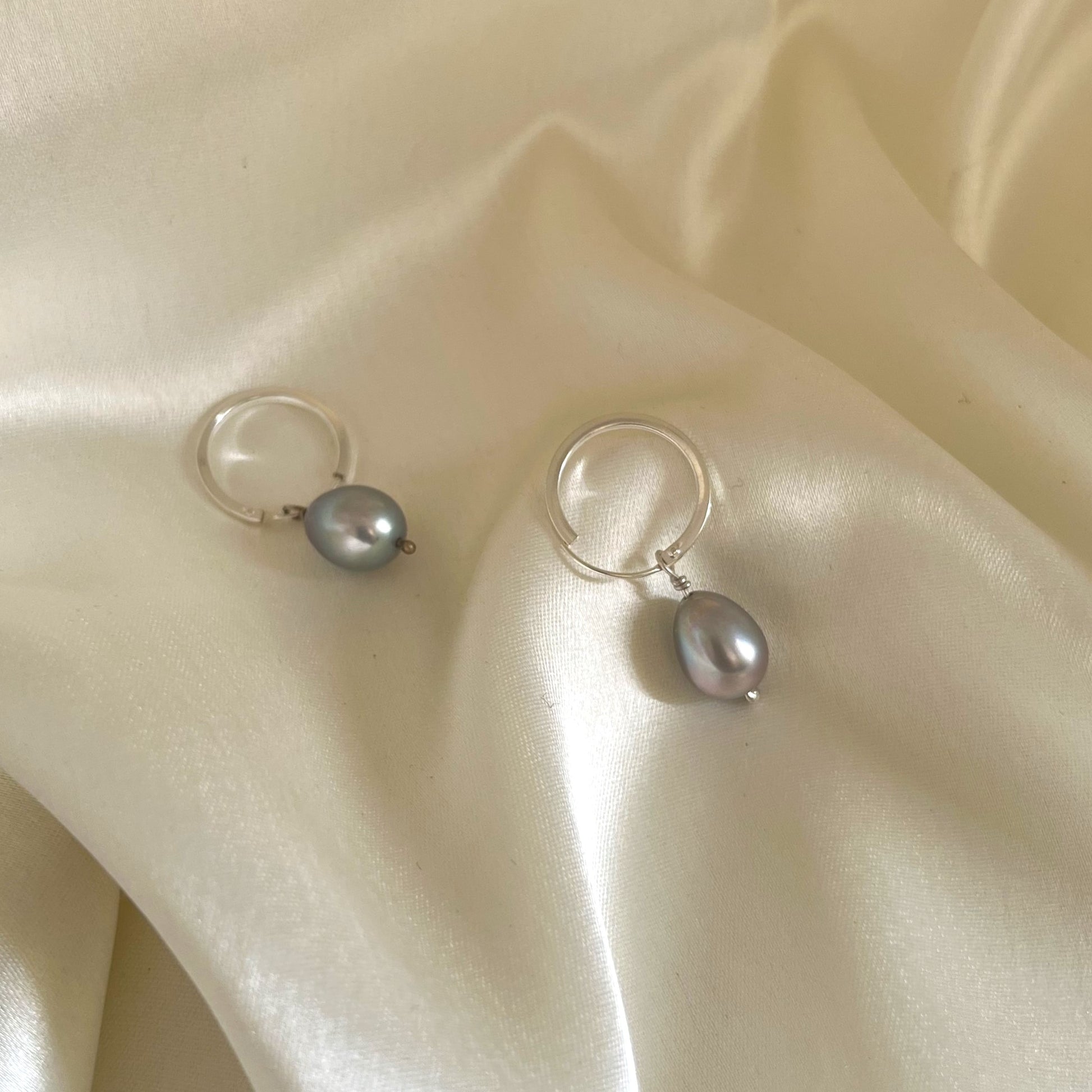 Grey Pearl Earring - CherishBox