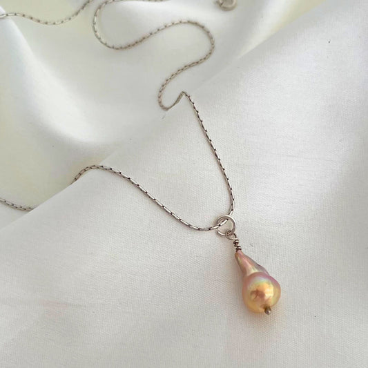 Peach Baroque Pearl Pendant - CherishBox