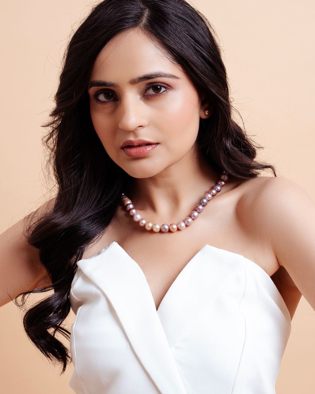 Big_Premium_Round Pearl_Necklace_in_shades_of_Pink-_CherishBox