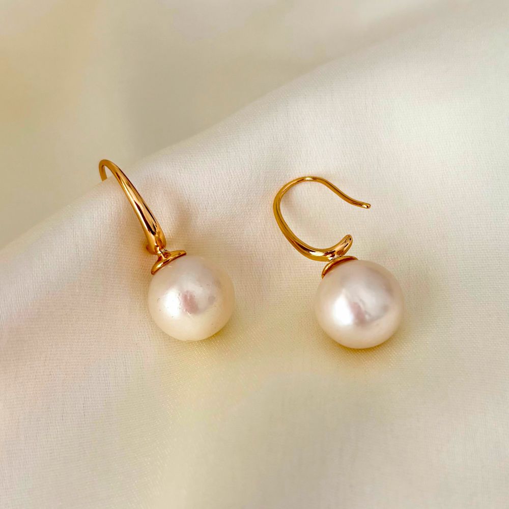 Swan Pearl Earrings (White Freshwater Pearl)