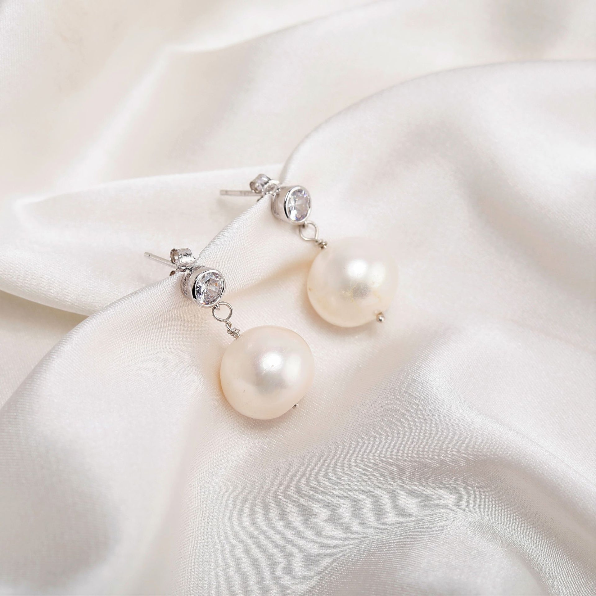 Bold and Beautiful Round Real Pearl Earrings - CherishBox –  CherishBox_pearljewellery