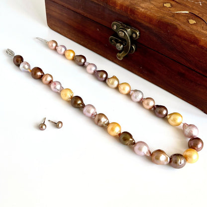 Baroque Pearls in shades of gold - CherishBox 
