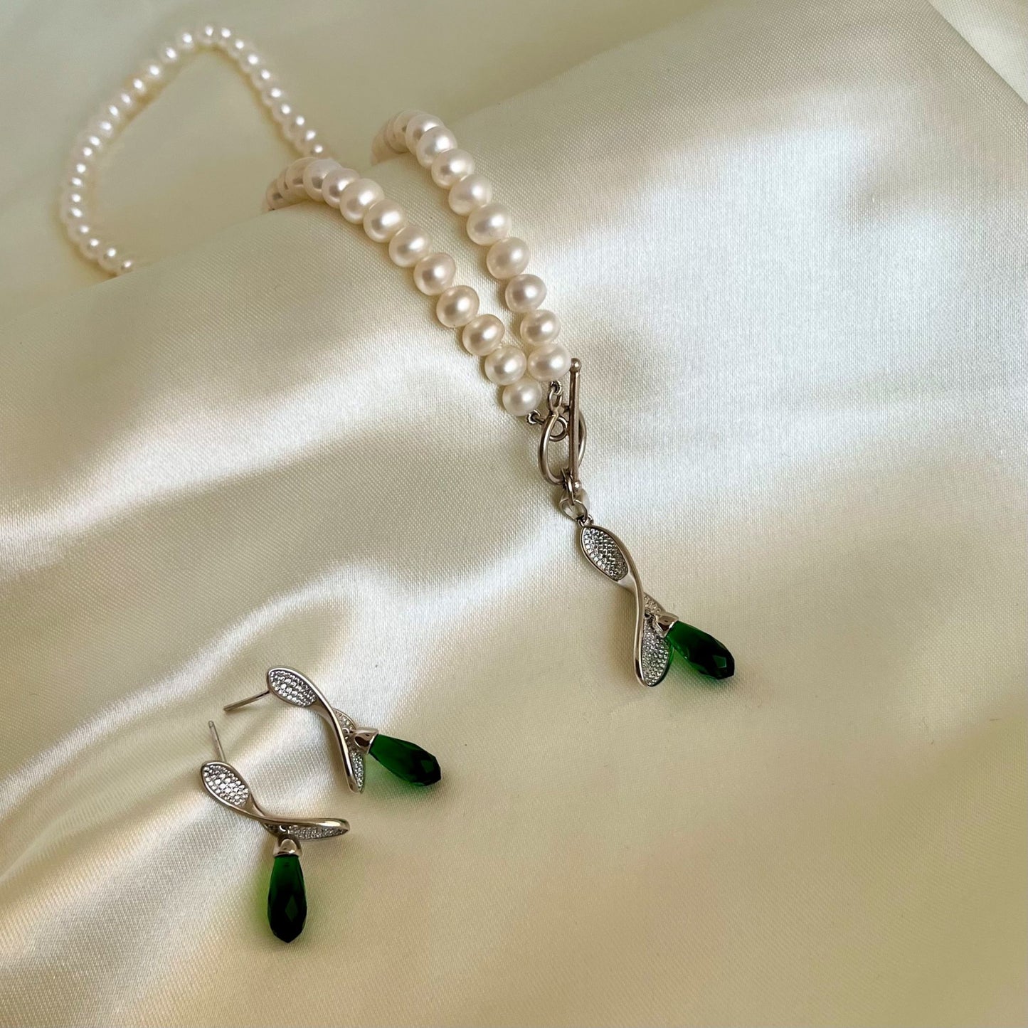 Beautiful Real Pearl Necklace in green stone
