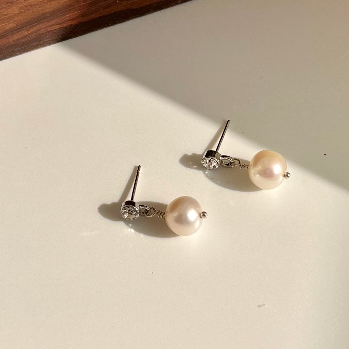 Small Pearl Earring 