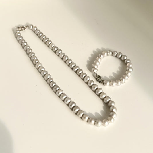 The Benefits of Wearing Pearl Jewelry  CherishBox Blog –  CherishBox_pearljewellery