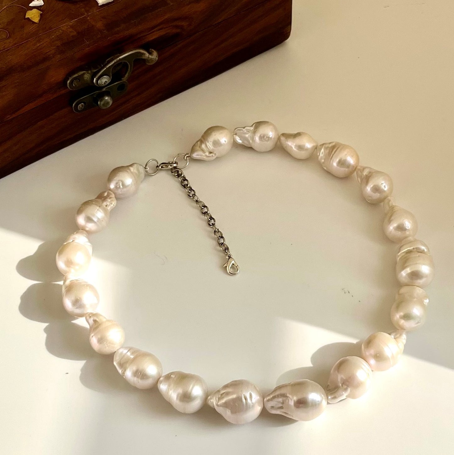 Single line white baroque pearl necklace - CherishBox